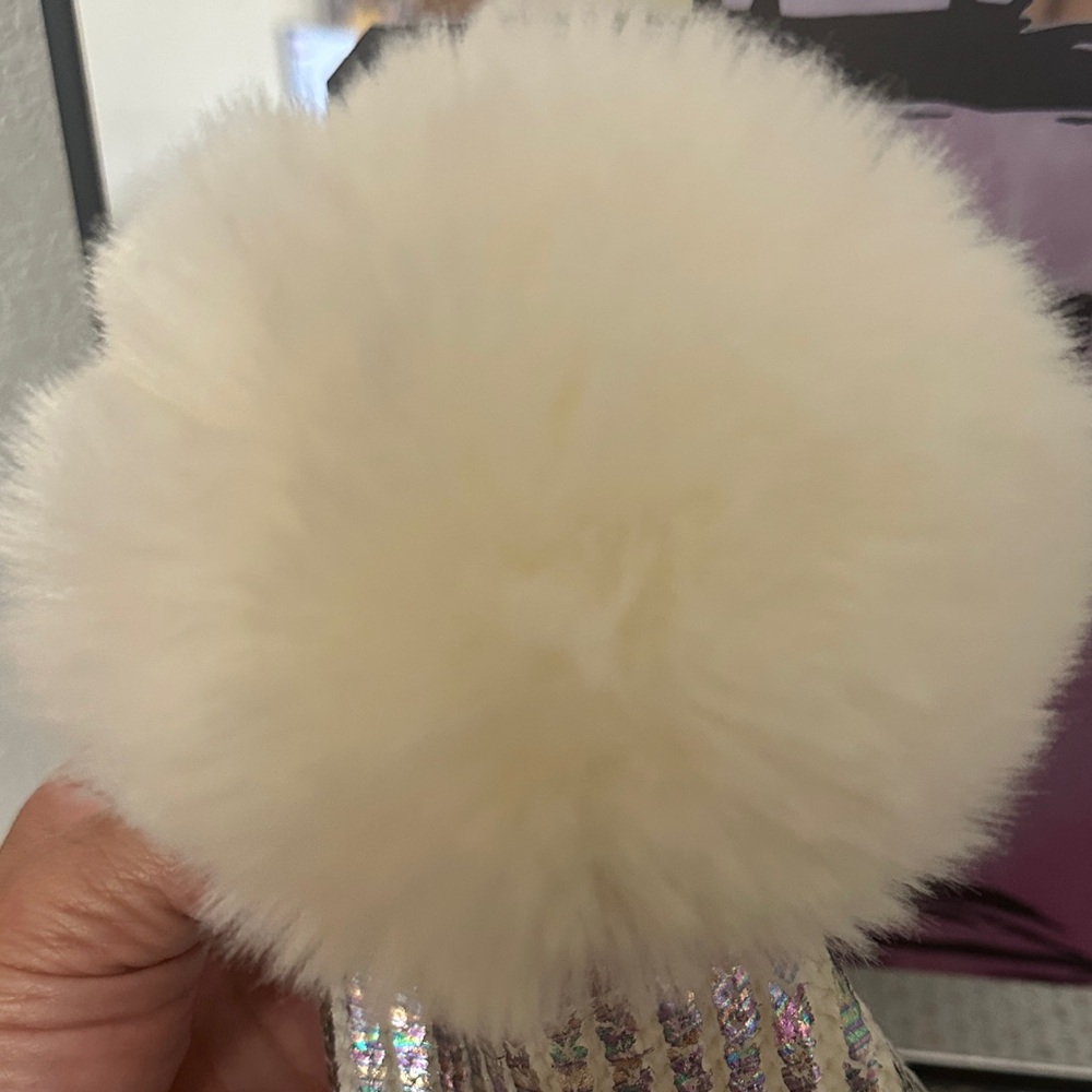 Sequin Beanie with Faux Fur Pom NWOT - Picture 4 of 4